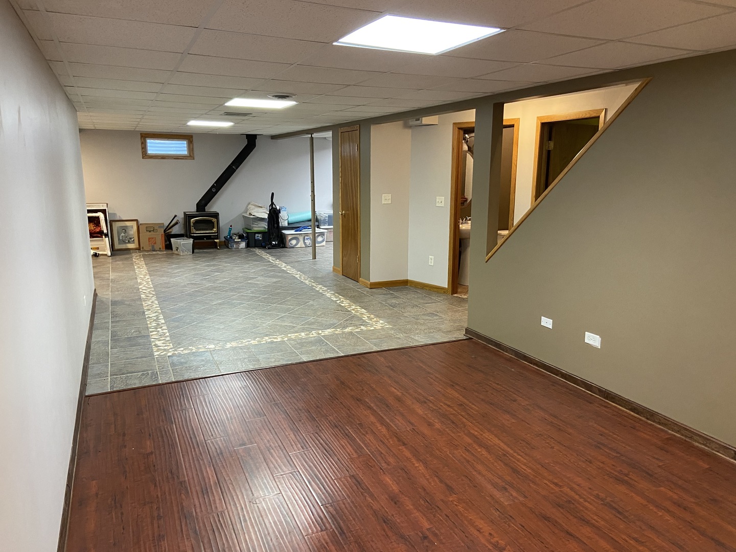 925 Knollside Road New Lenox, IL 60451 - Photo 20 of 32 a view of a hallway with wooden floor