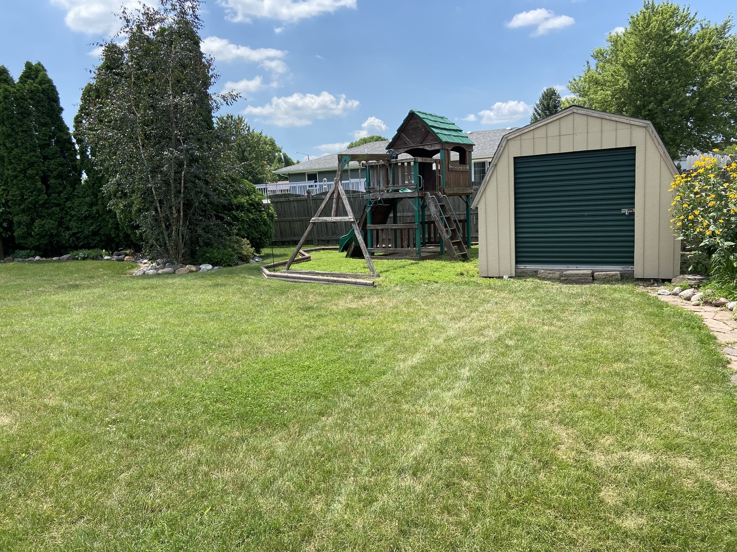 925 Knollside Road New Lenox, IL 60451 - Photo 28 of 32 a view of a house with a backyard