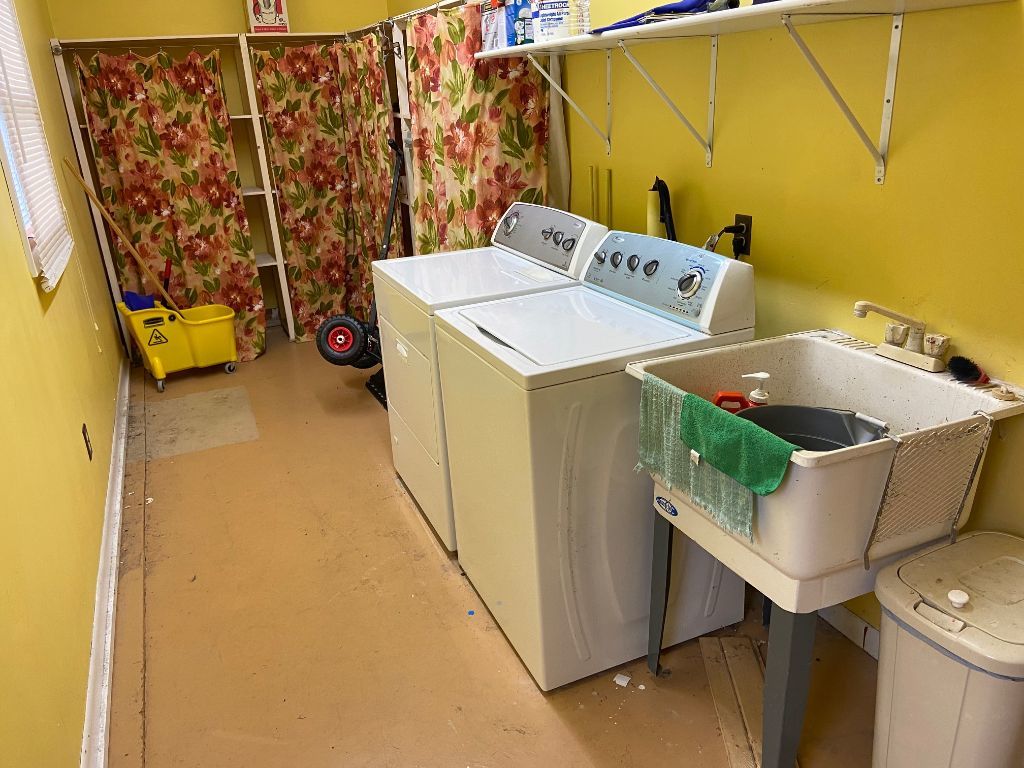 925 Knollside Road New Lenox, IL 60451 - Photo 31 of 32 a utility room with dryer and washer