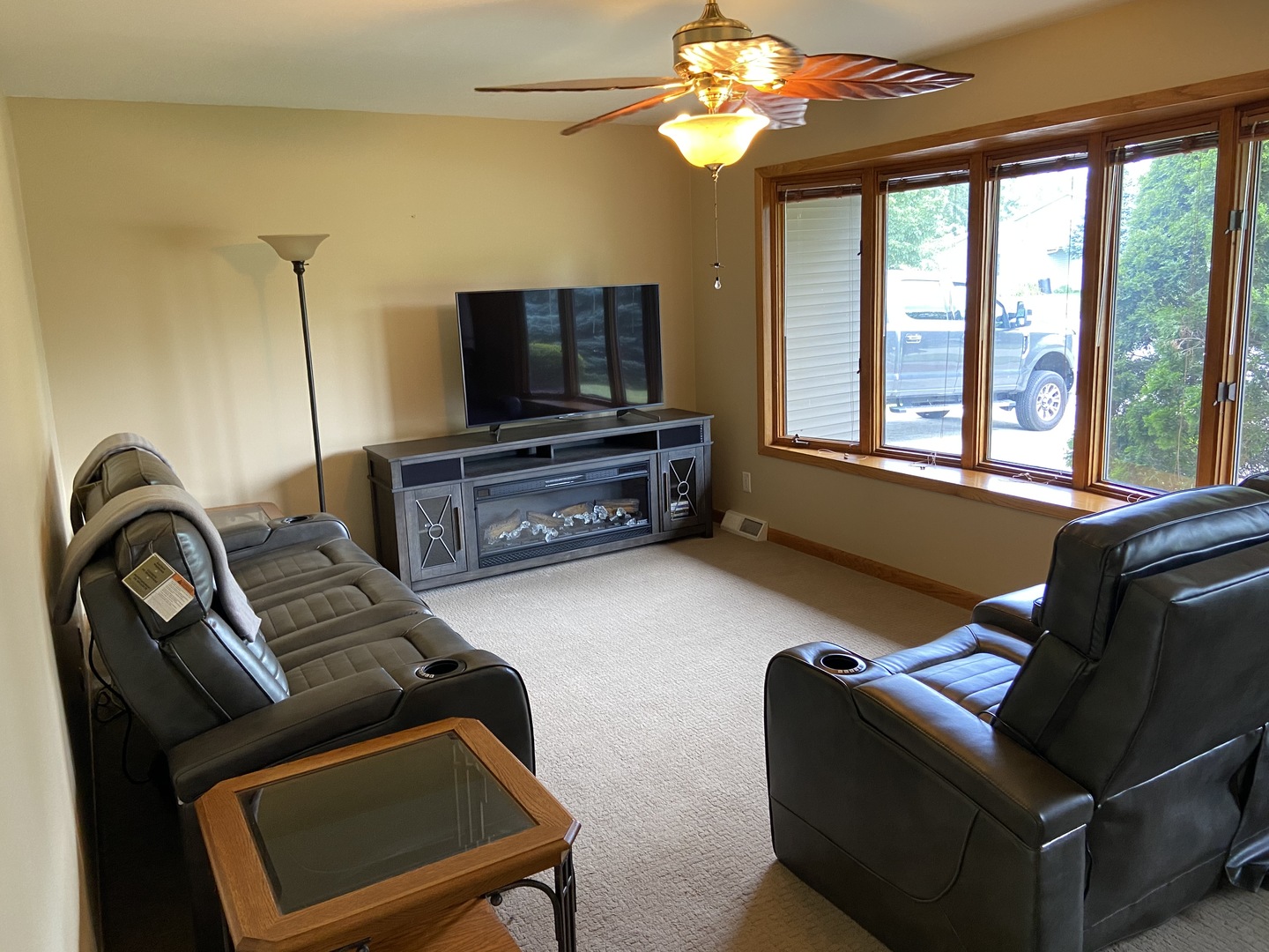 925 Knollside Road New Lenox, IL 60451 - Photo 8 of 32 a living room with furniture and a flat screen tv