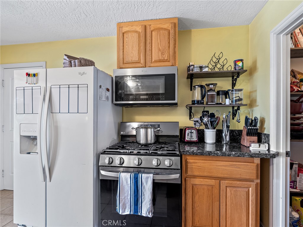 13850 Night Shade Road Apple Valley, CA 92307 - Photo 38 of 75