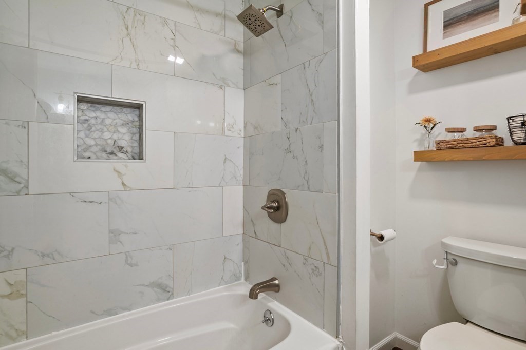268 Forest Hills Road Springfield, MA 01128 - Photo 33 of 42 a bathroom with a toilet and a tub