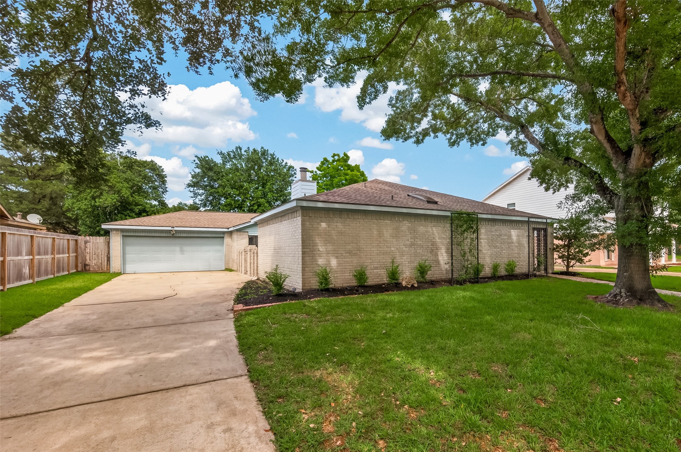 15539 Torry Pines Road Houston, TX 77062 - Photo 2 of 45