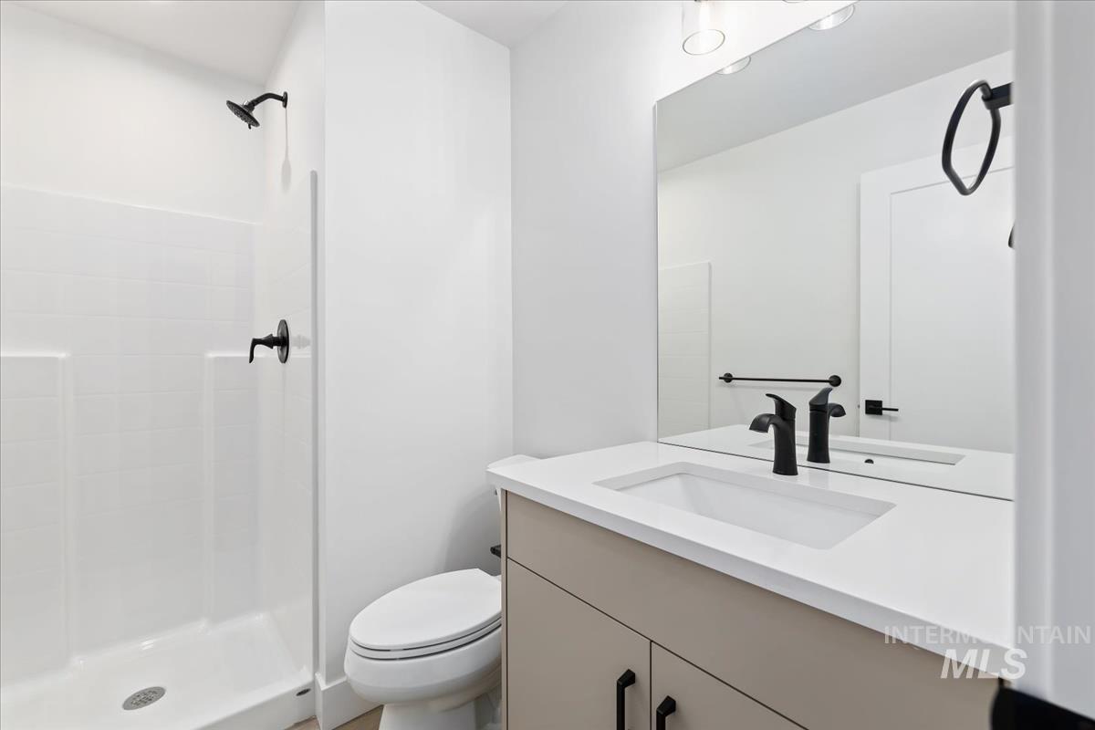 1725 South Rock View Lane, Unit 34 Boise, ID 83705 - Photo 22 of 31 Bathroom featuring vanity and a shower