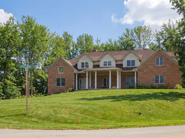 $599,999 | 307 Knollwood Drive, Dixon, IL 61021