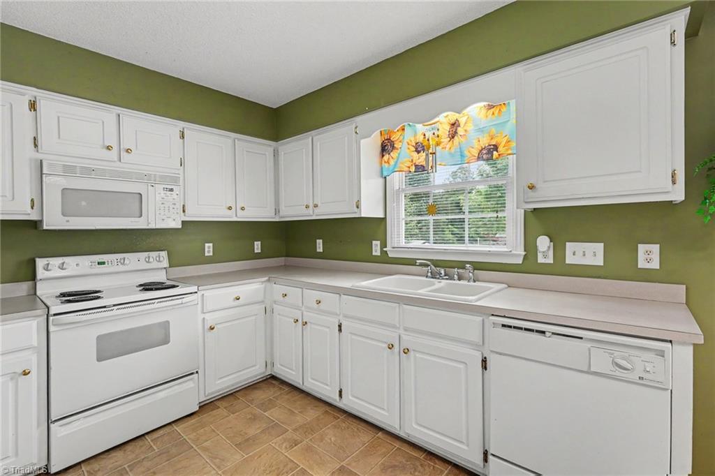 116 Moore Street Graham, NC 27253 - Photo 5 of 28
