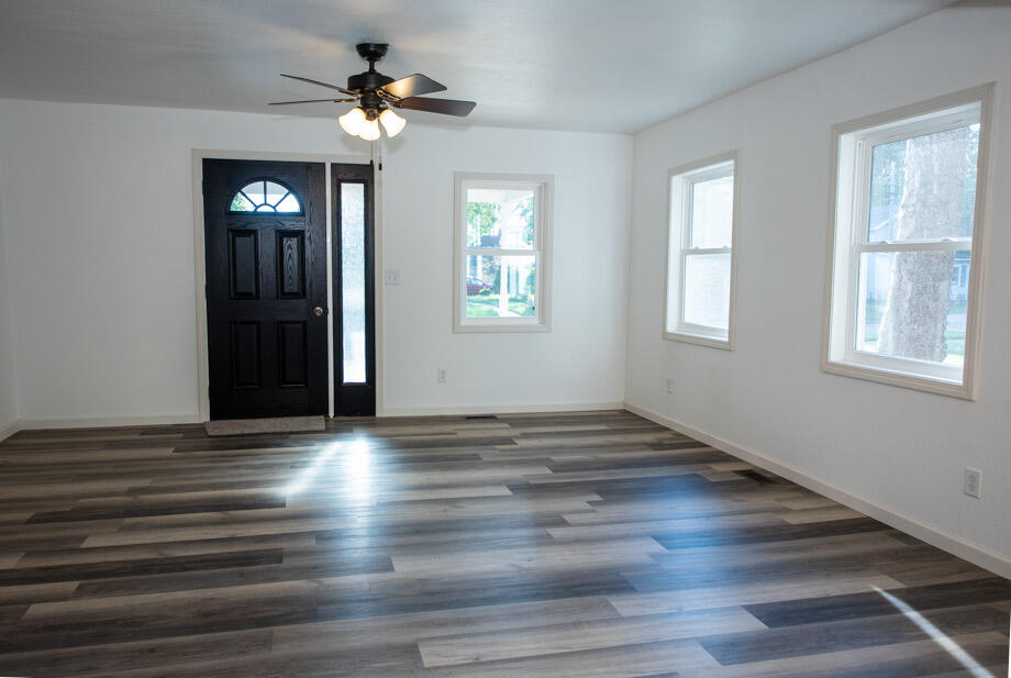 1120 8th Street Three Rivers, MI 49093 - Photo 4 of 20 IMG_6617