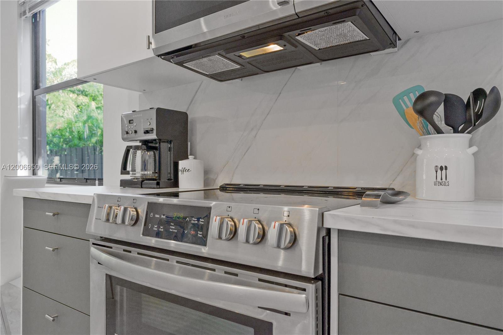 2889 Southwest 33rd Avenue, Unit 2889 Miami, FL 33133 - Photo 14 of 38 a close view of stove