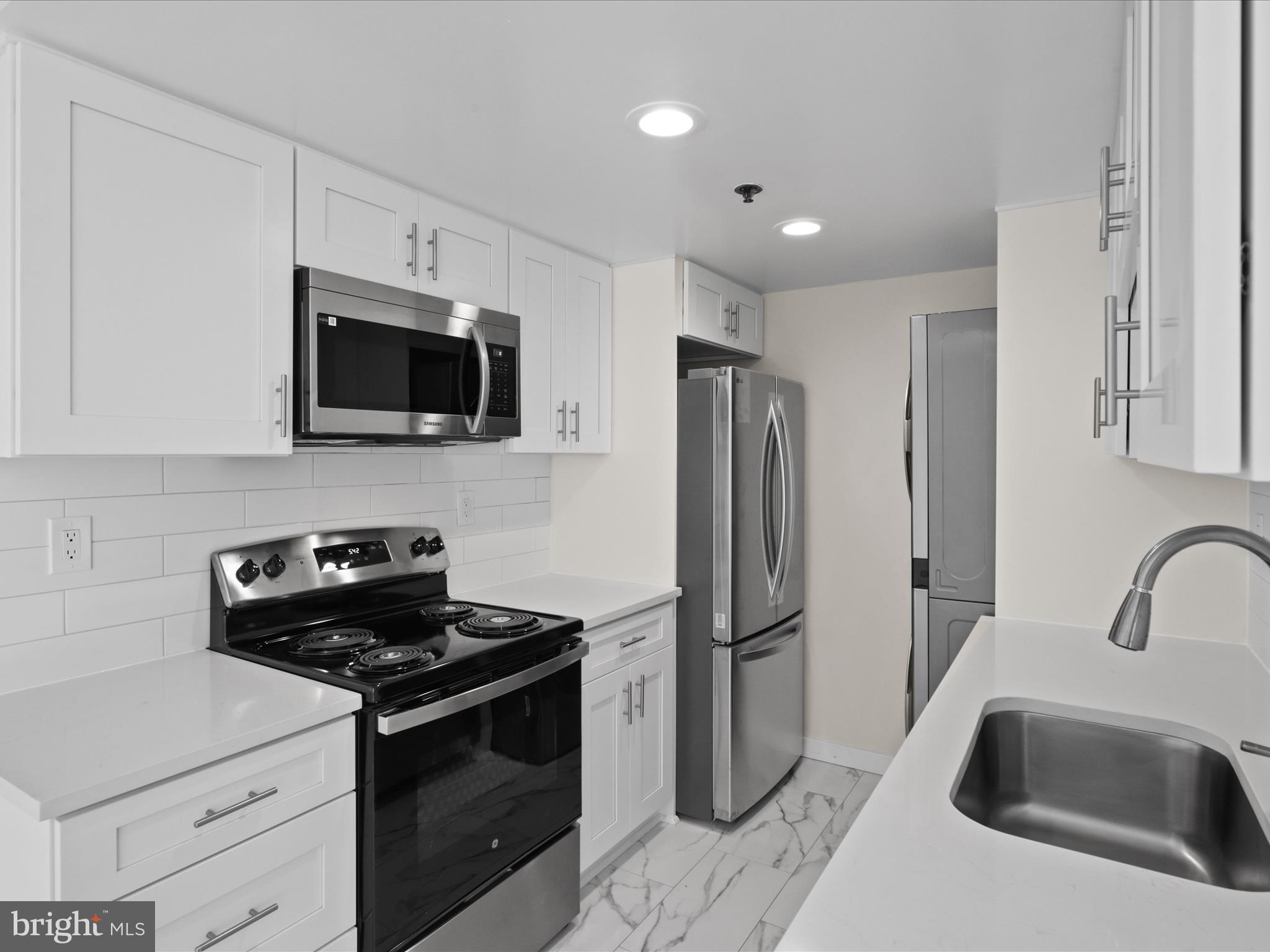 5911 Edsall Road, Unit 408 Alexandria, VA 22304 - Photo 15 of 29 Kitchen