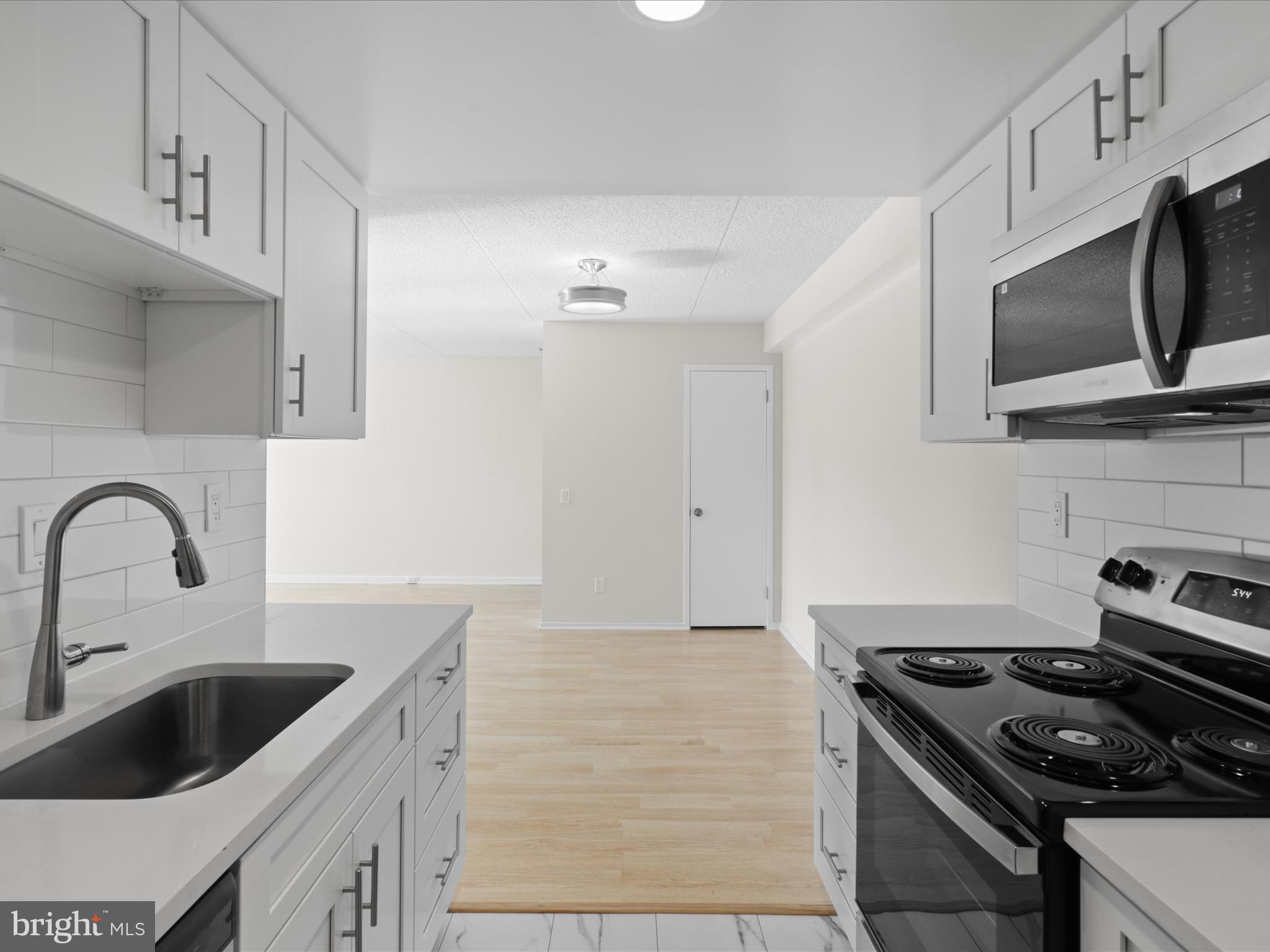 5911 Edsall Road, Unit 408 Alexandria, VA 22304 - Photo 16 of 29 Kitchen