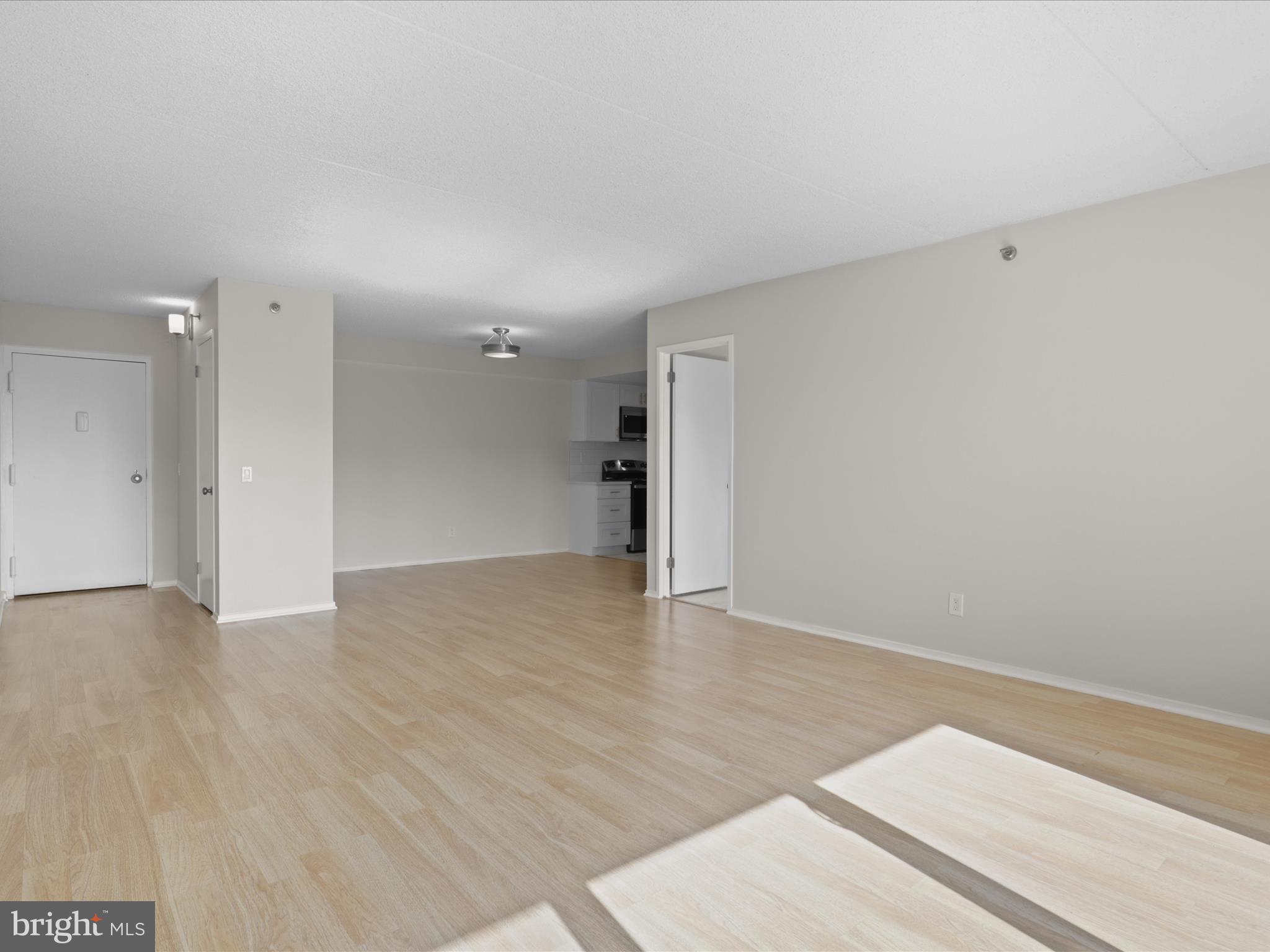 5911 Edsall Road, Unit 408 Alexandria, VA 22304 - Photo 10 of 29 Living Room