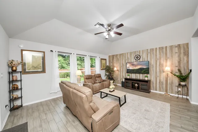 $385,000 | 5206 Wyatt James Lane, Brookshire, TX 77423