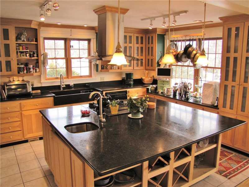 48 Robbins Road Belfast, ME 04915 - Photo 4 of 22 Kitchen.