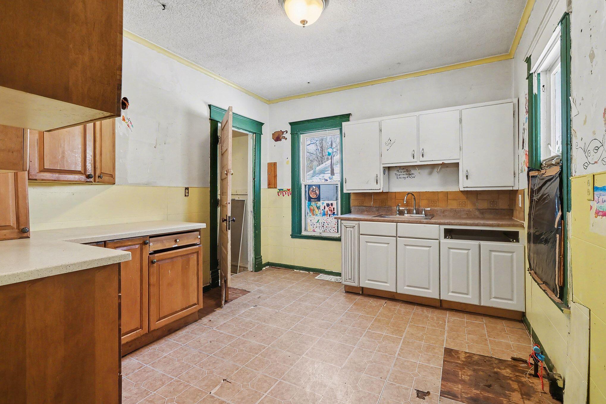 1116 March Street Kalamazoo, MI 49001 - Photo 7 of 25 008_file_3741