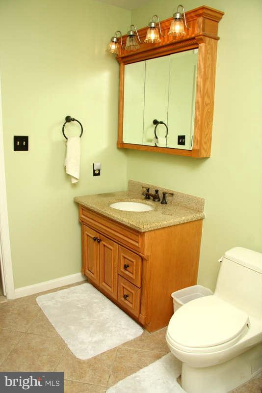 5263 Lewisham Road Fairfax, VA 22030 - Photo 6 of 26 Bath