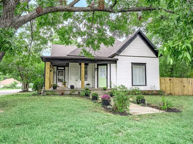 $279,900 | 901 North Morris Street, Gainesville, TX 76240