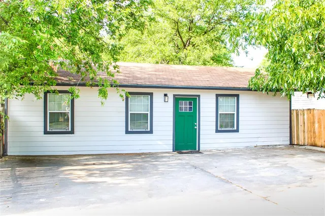 $279,900 | 901 North Morris Street, Gainesville, TX 76240