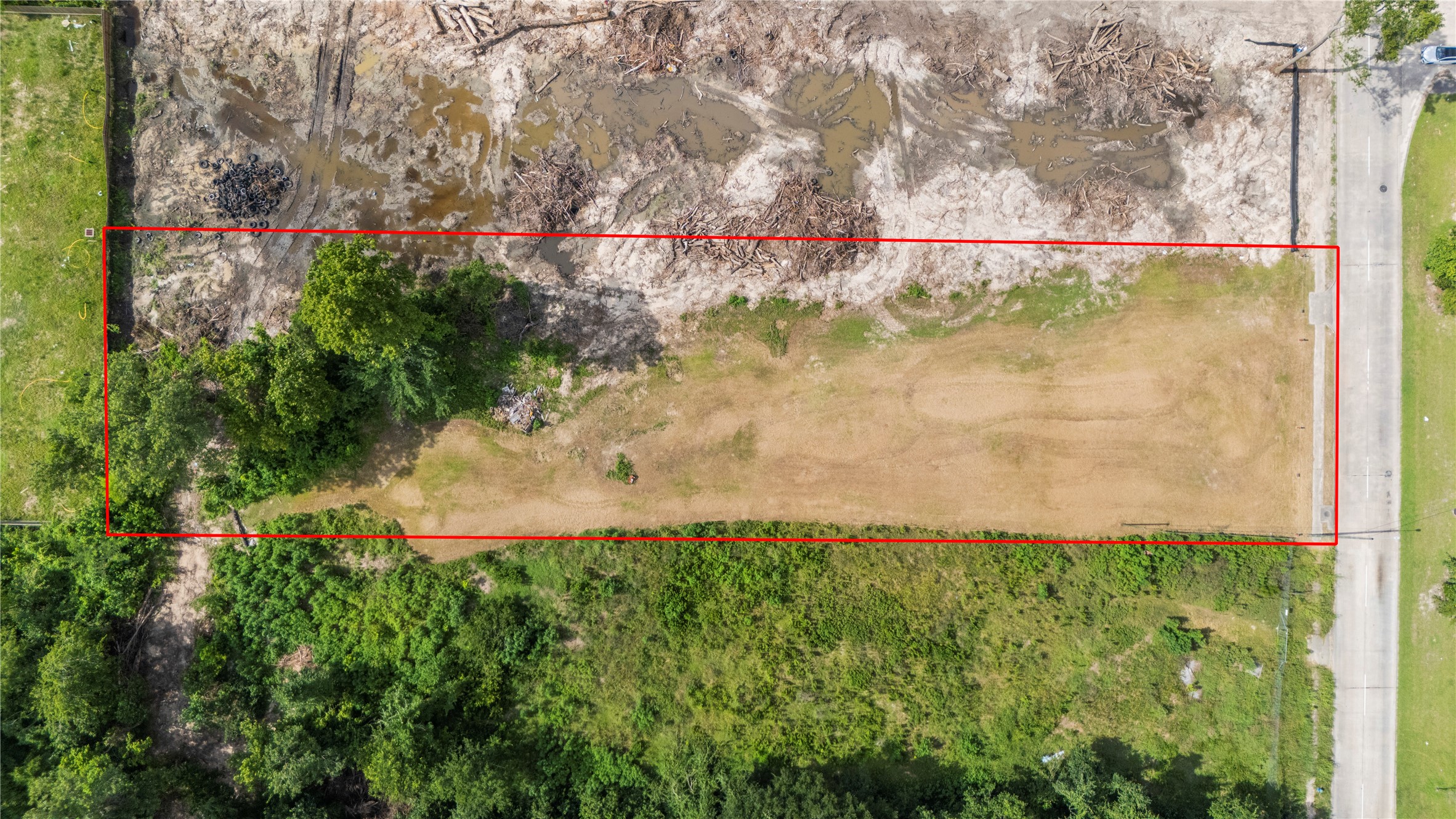 5728 Wheatley Street Houston, TX 77091 - Photo 3 of 9 a view of lake from a yard