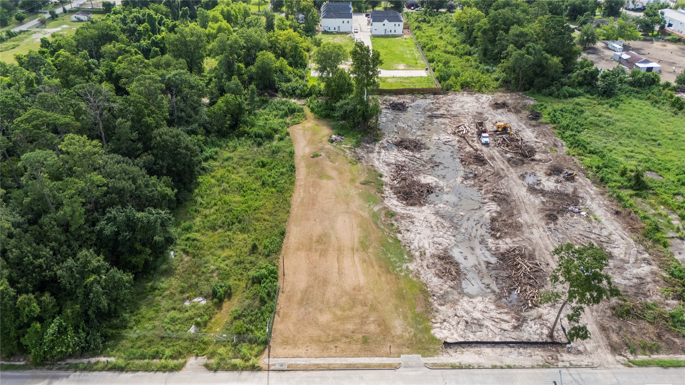 5728 Wheatley Street Houston, TX 77091 - Photo 6 of 9 a view of a yard with plants
