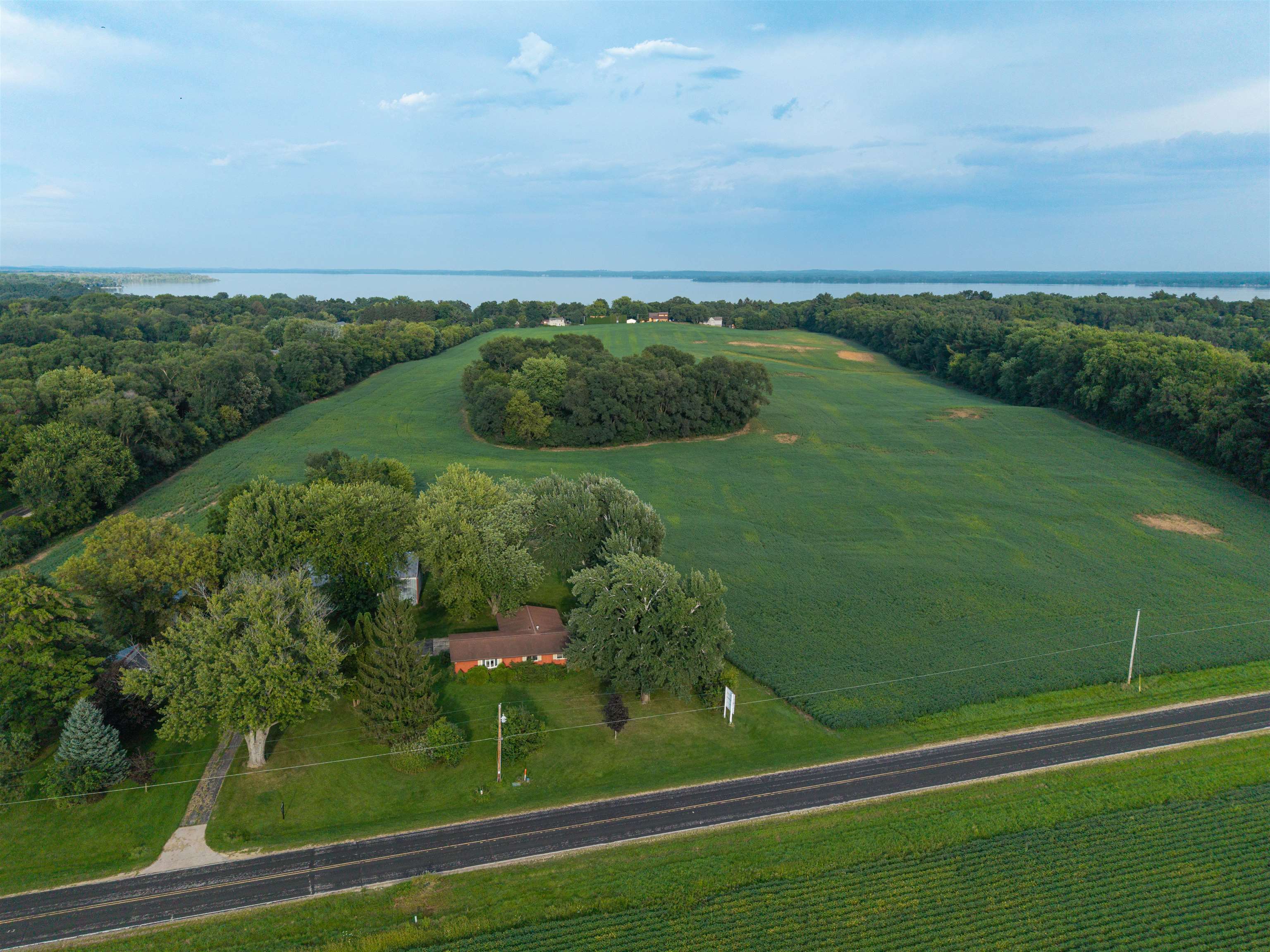 316 Hillside Road Edgerton, WI 53534 - Photo 6 of 34 Gallery Image 6