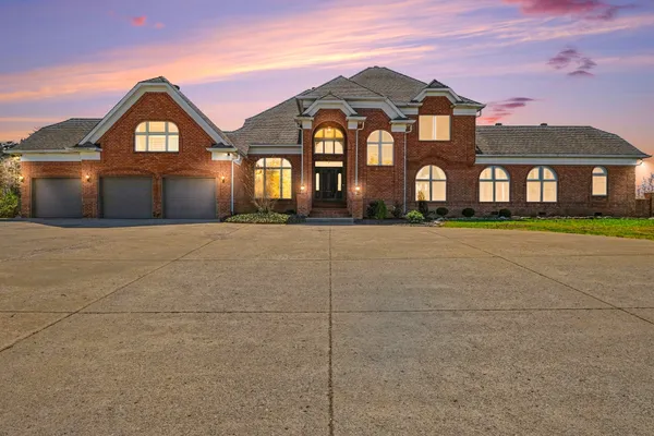 $1,100,000 | 2844 State Rte 52, Bethpage, TN 37022