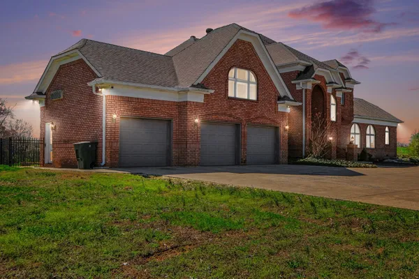 $1,100,000 | 2844 State Rte 52, Bethpage, TN 37022