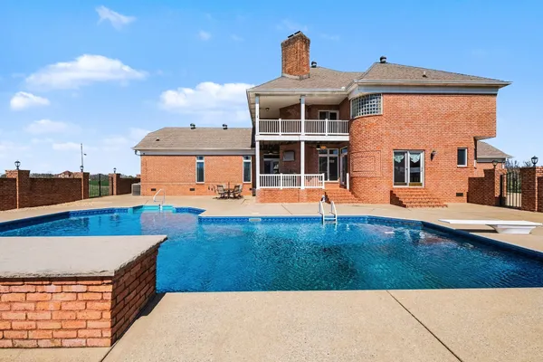 $1,100,000 | 2844 State Rte 52, Bethpage, TN 37022