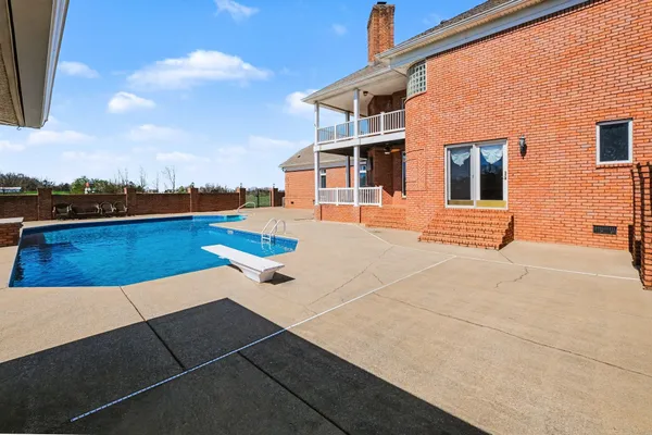 $1,100,000 | 2844 State Rte 52, Bethpage, TN 37022