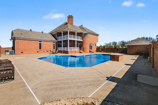 $1,100,000 | 2844 State Rte 52, Bethpage, TN 37022