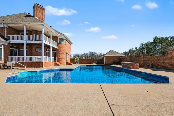 $1,100,000 | 2844 State Rte 52, Bethpage, TN 37022