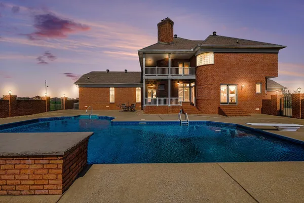 $1,100,000 | 2844 State Rte 52, Bethpage, TN 37022