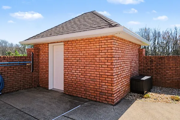 $1,100,000 | 2844 State Rte 52, Bethpage, TN 37022