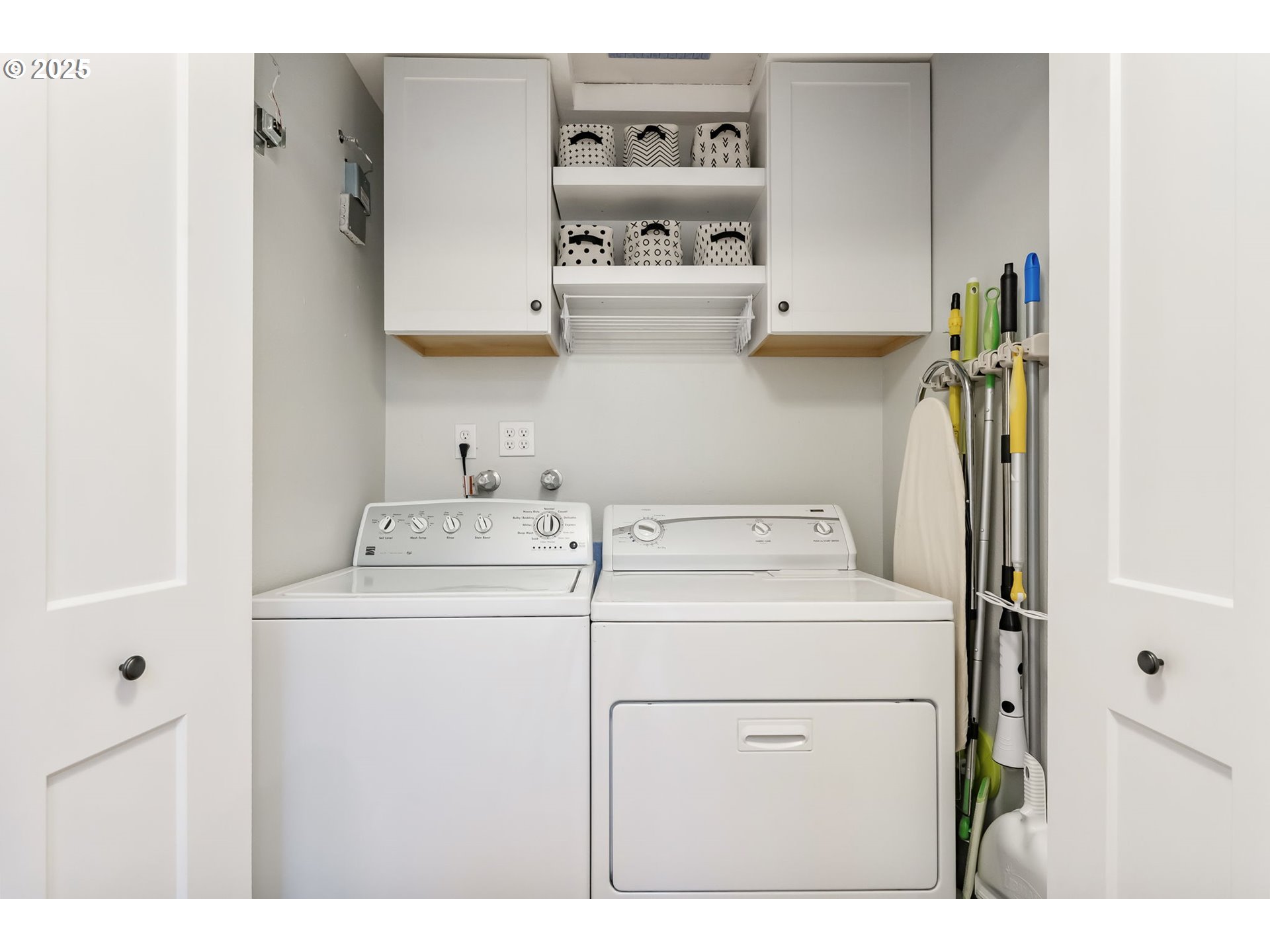 4560 Northwest Barnes Road Portland, OR 97210 - Photo 24 of 36 a utility room with dryer and washer