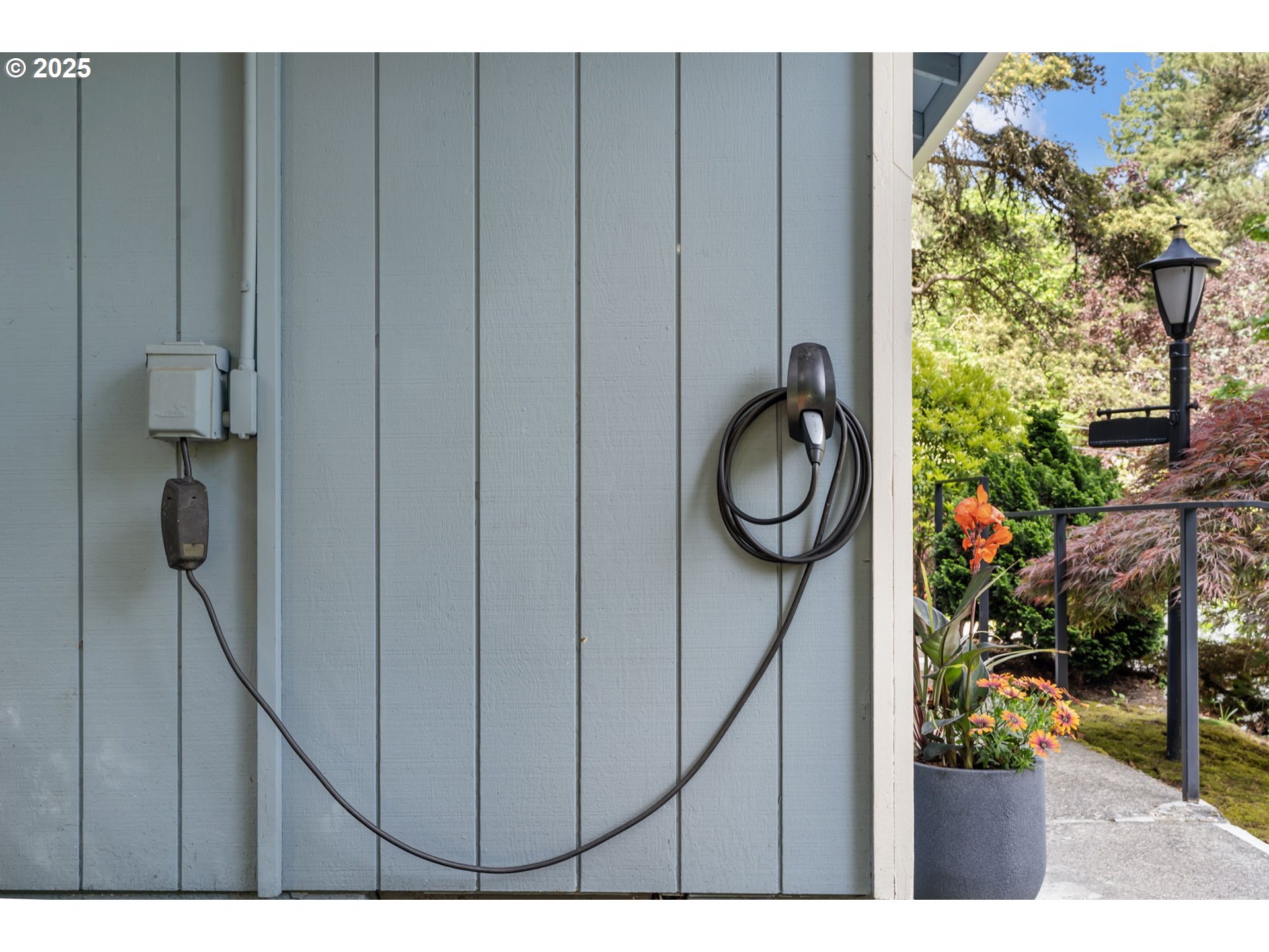 4560 Northwest Barnes Road Portland, OR 97210 - Photo 28 of 36 a view of a entryway