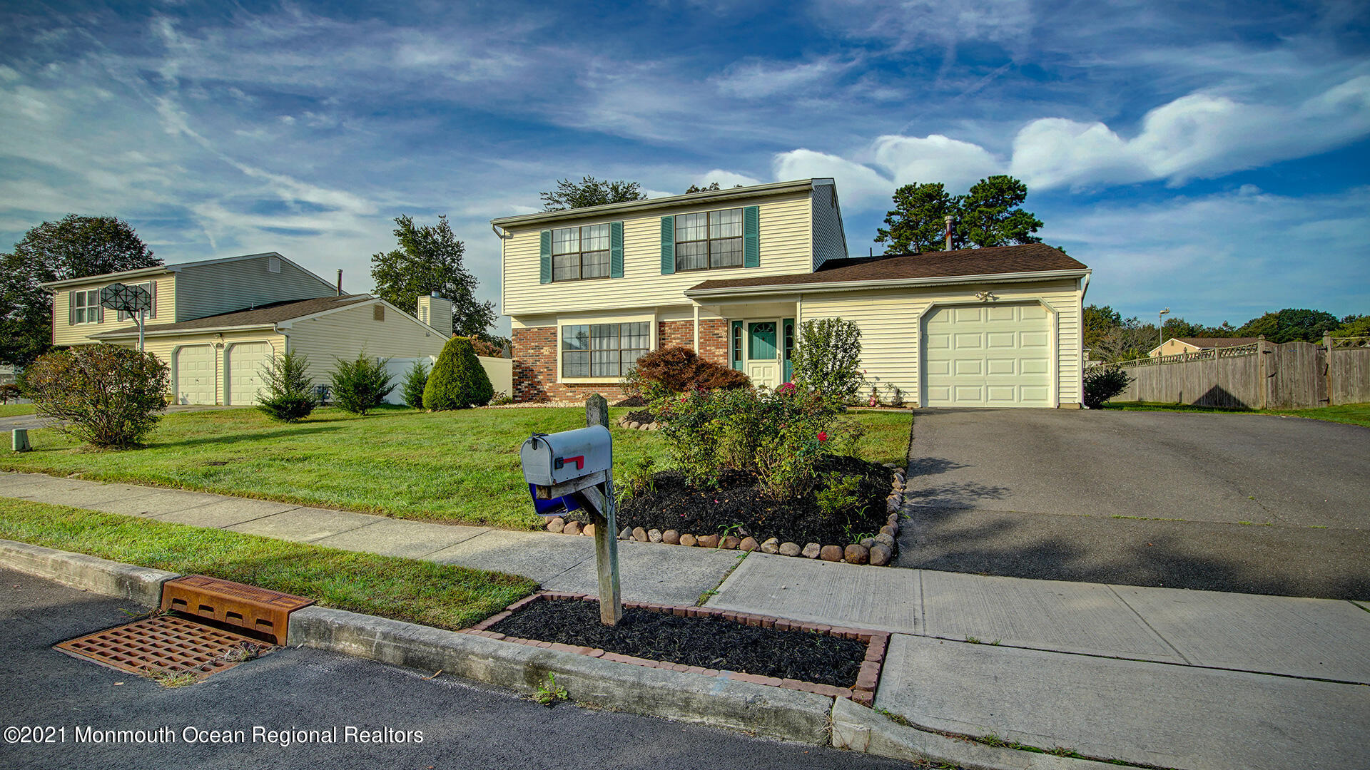 39 Peachstone Road Howell, NJ 07731 - Photo 4 of 38 a front view of a house with garden