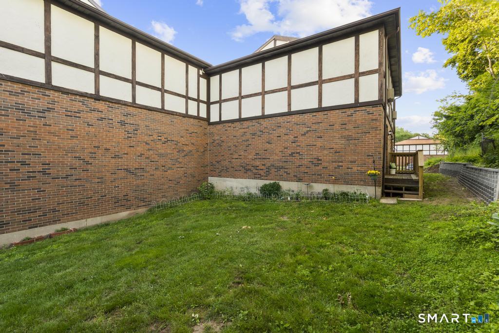 181 Hicks Street, Unit 2D Meriden, CT 06450 - Photo 11 of 36