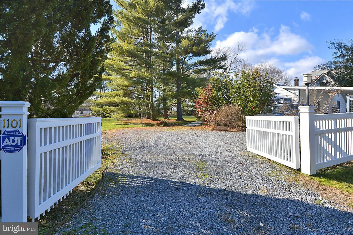 1101 Steamboat Road Shady Side, MD 20764 - Photo 25 of 34 Driveway entry