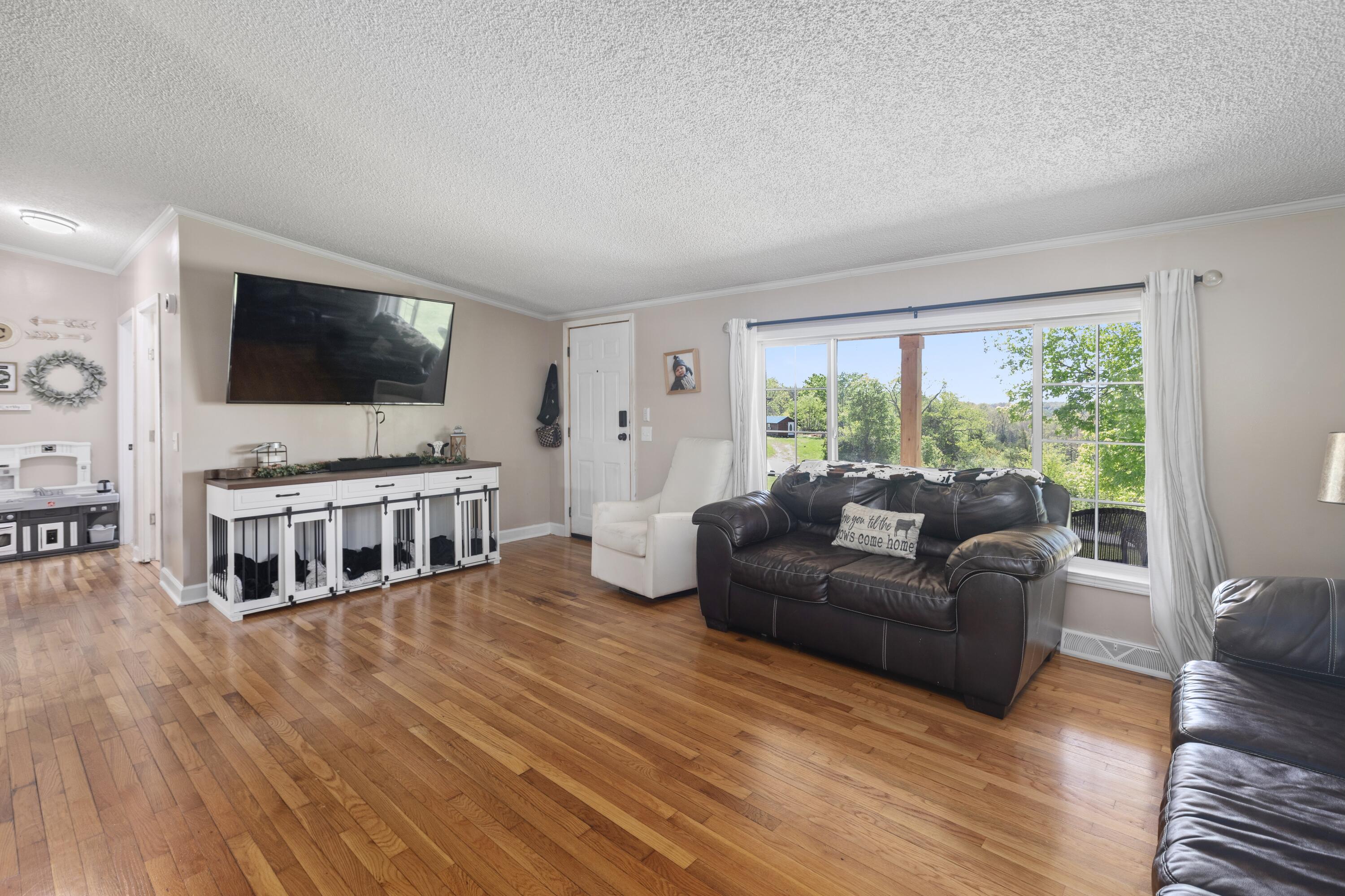 3715 Union Ridge Road Frankfort, KY 40601 - Photo 5 of 21 Living Room