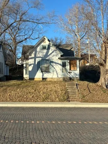 $30,000 | 1013 Commercial Street, Atchison, KS 66002