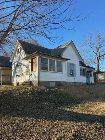 $30,000 | 1013 Commercial Street, Atchison, KS 66002