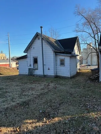 $30,000 | 1013 Commercial Street, Atchison, KS 66002