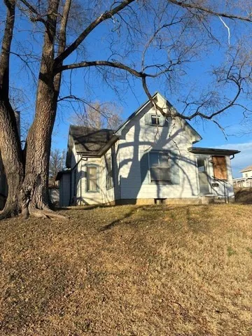 $30,000 | 1013 Commercial Street, Atchison, KS 66002