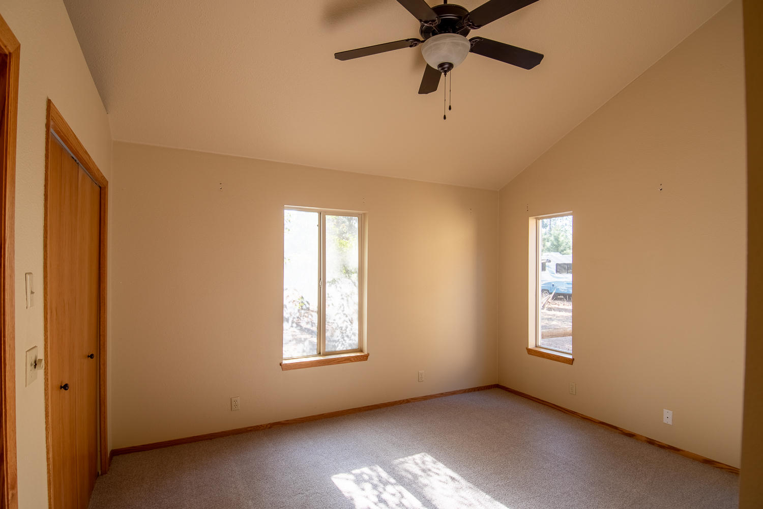 60195 Navajo Road Bend, OR 97702 - Photo 18 of 27 Master BR