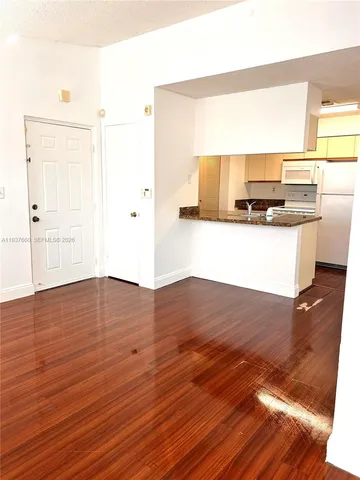 $1,850 | 17500 Northwest 67th Court, Unit P19, Hialeah, FL 33015