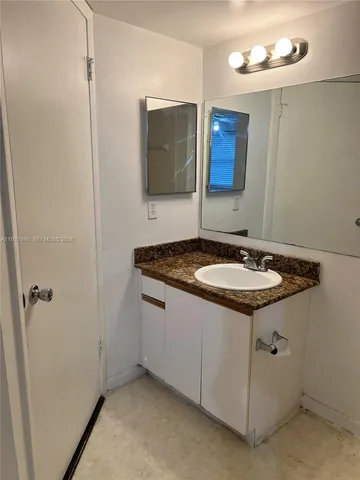 $1,850 | 17500 Northwest 67th Court, Unit P19, Hialeah, FL 33015