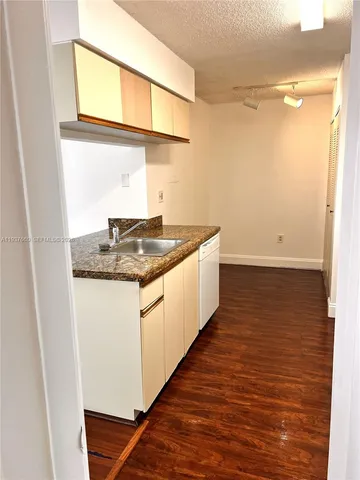 $1,850 | 17500 Northwest 67th Court, Unit P19, Hialeah, FL 33015