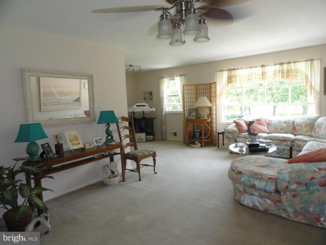 1105 Carrs Wharf Road Edgewater, MD 21037 - Photo 13 of 30 Living Room