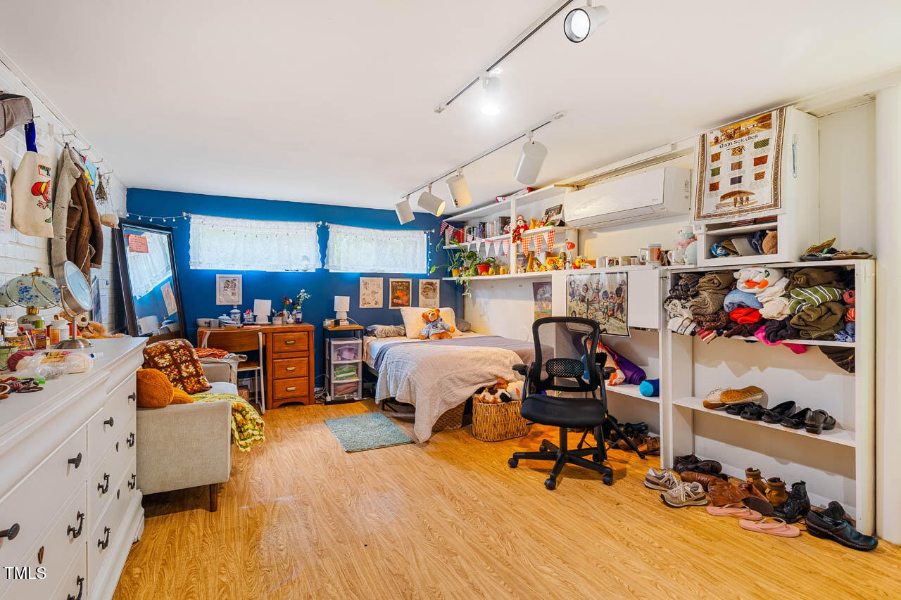 112 Noble Street Chapel Hill, NC 27516 - Photo 13 of 36 112NobleSt-014