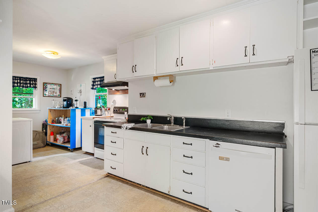 112 Noble Street Chapel Hill, NC 27516 - Photo 15 of 36 112NobleSt-012