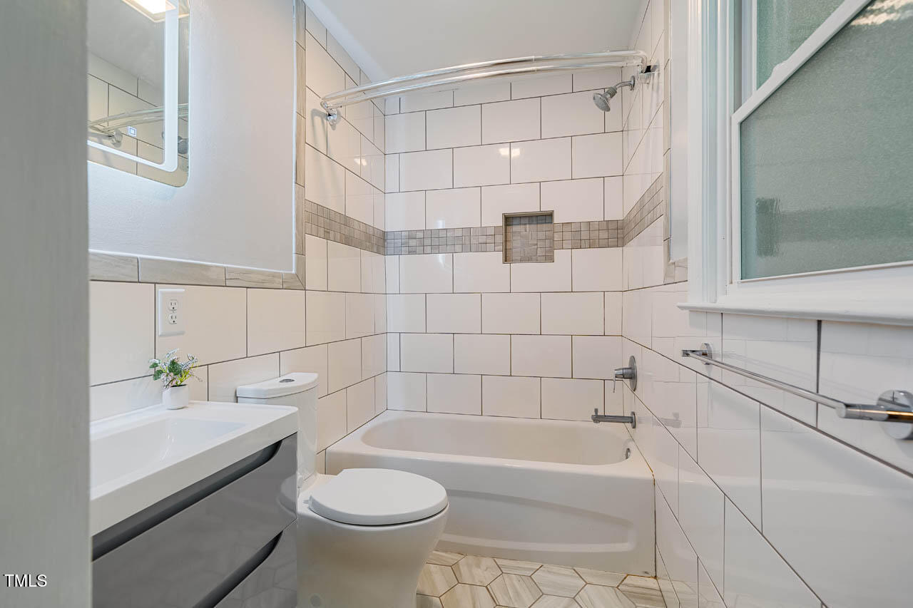 112 Noble Street Chapel Hill, NC 27516 - Photo 18 of 36 112NobleSt-022